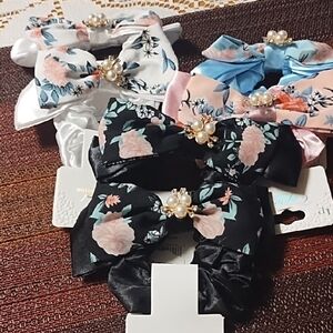 No Boundaries Black and White Hair Accessories Set Floral Design